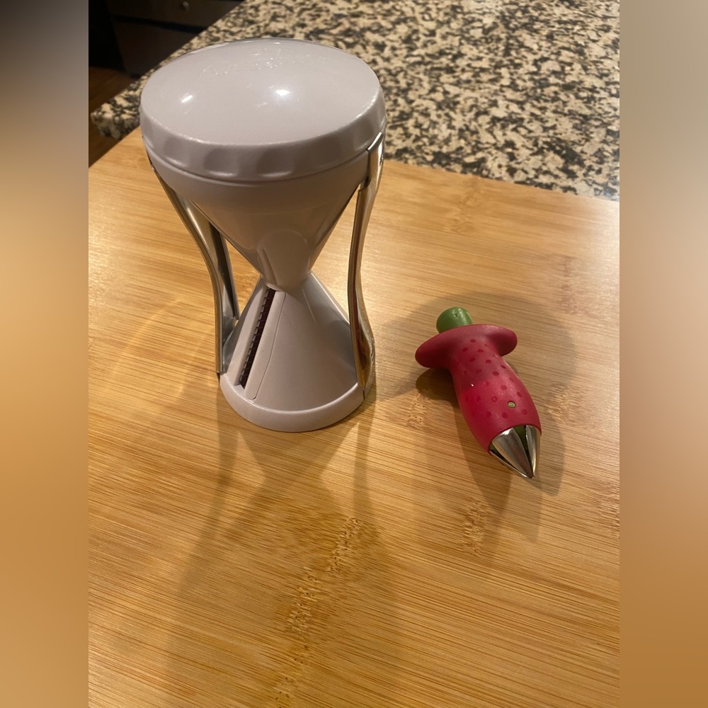 Veggetti and strawberry corer